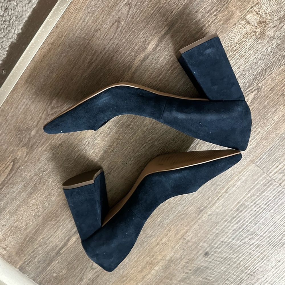 Charles David classic navy suede block heel pump